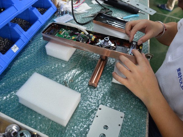 指紋鎖廠家注重產(chǎn)品人性化設(shè)計(jì)，具備了高匹配性